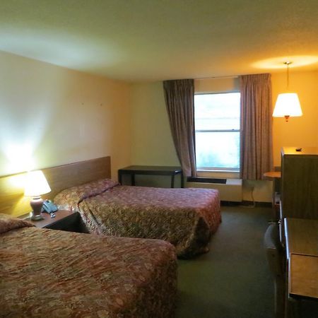 Hollywood Inn & Suites Gurnee Exterior photo